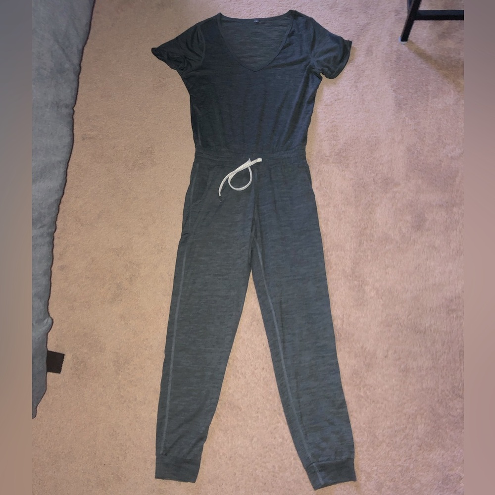 Vuori jumpsuit with pockets in perfect condition